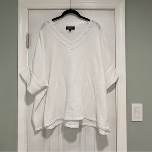 Plus-Size white cotton tunic with lace detail